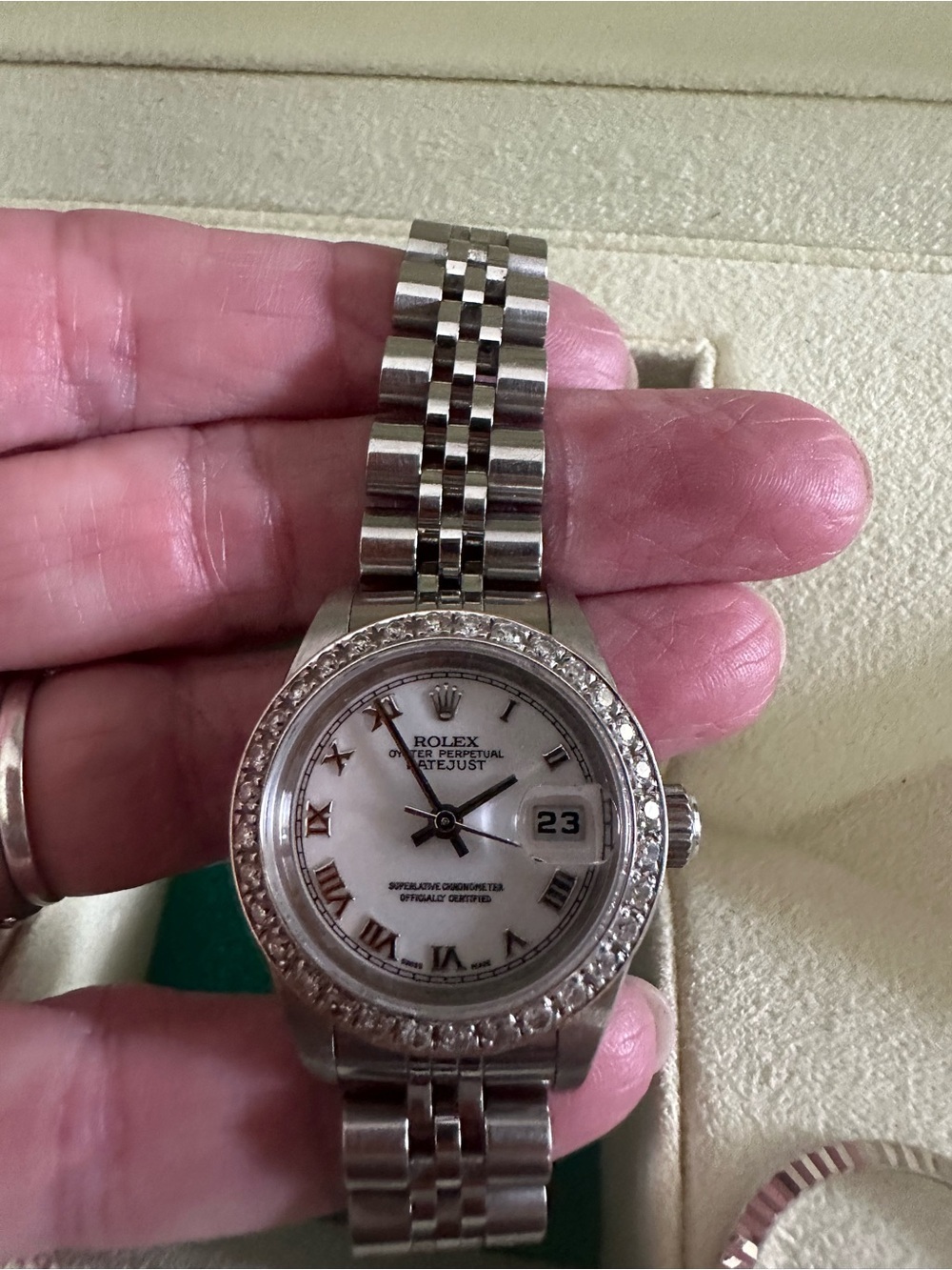 Ladies Rolex DateJust with diamond bezel also 18kt fluted bezel - Picture 7 of 11